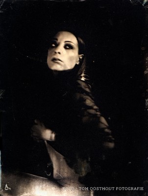 » #1/9 « / Wet plate collodion photo on glass / Blog-Beitrag von <a href="https://strkng.com/de/model/lysann/">Model Lysann</a> / 03.04.2018 13:02 / Konzeptionell