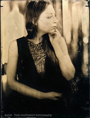 » #3/9 « / Wet plate collodion photo on glass / Blog-Beitrag von <a href="https://strkng.com/de/model/lysann/">Model Lysann</a> / 03.04.2018 13:02 / Portrait