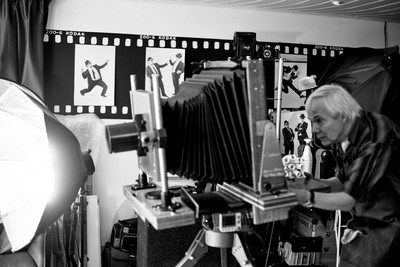 » #5/9 « / Wet plate collodion photo on glass / Blog-Beitrag von <a href="https://strkng.com/de/model/lysann/">Model Lysann</a> / 03.04.2018 13:02 / Menschen